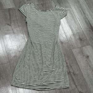 Unedited Lighweight Striped Short-Sleeve Fit-and-Flare Dress - Green & White